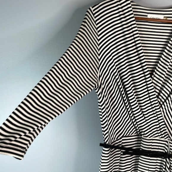 CALVIN KLEIN Striped Belted Faux Wrap Dress Black White 1/2 Sleeve Side Ruched 8 - Picture 3 of 12